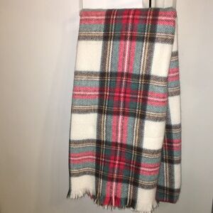Old Navy Flannel Scarf Unisex Red/Green/Beige Plaid Fringe Cozy Holiday Gift